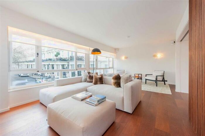 3 Bedroom Flat To Rent In Rutland Gate, London, SW7