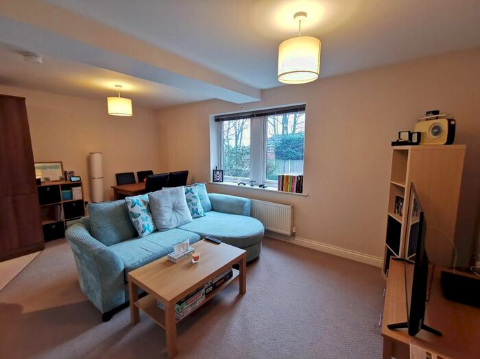 1 Bedroom Flat To Rent In Highfield Court, Ossett, West Yorkshire, WF5