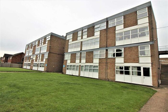 3 Bedroom Duplex To Rent In Broughton Avenue, Aylesbury, HP20