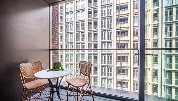 2 Bedroom Apartment To Rent In Thornes House, Charles Clowes Walk, London, SW11
