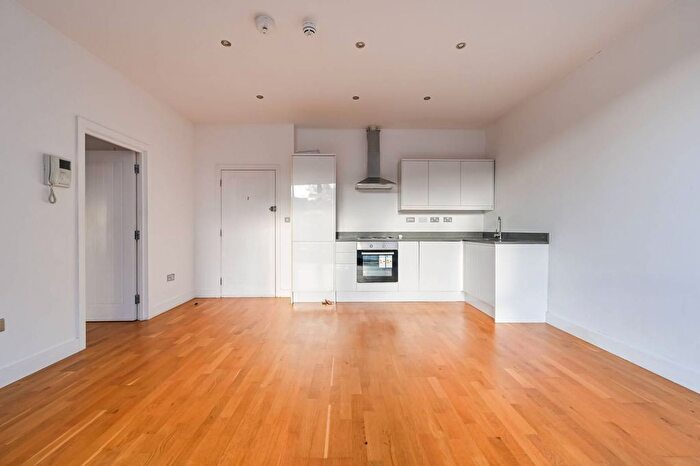 1 Bedroom Flat To Rent In Wick Lane, Bow, London, E3