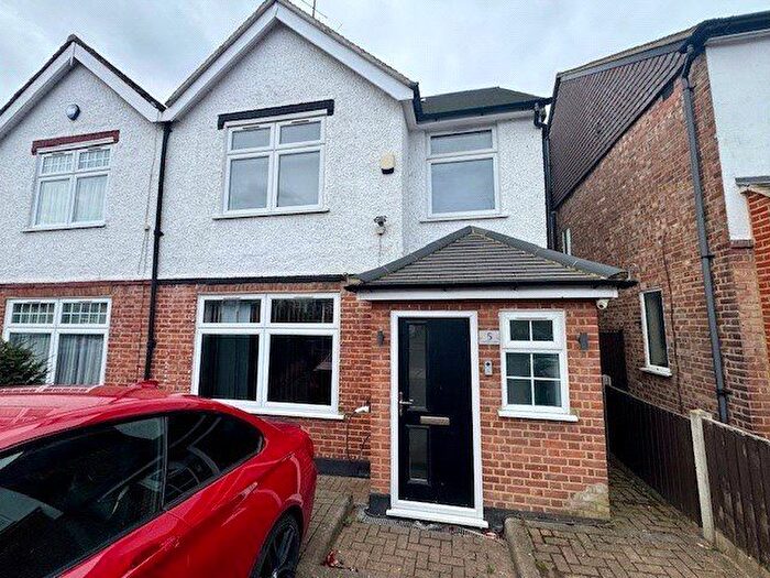 4 Bedroom Detached House To Rent In Courthouse Gardens, Finchley, London, N3