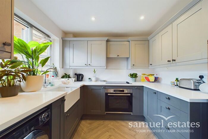 2 Bedroom Flat To Rent In Veronica Gardens, Mitcham Eastfields, SW16