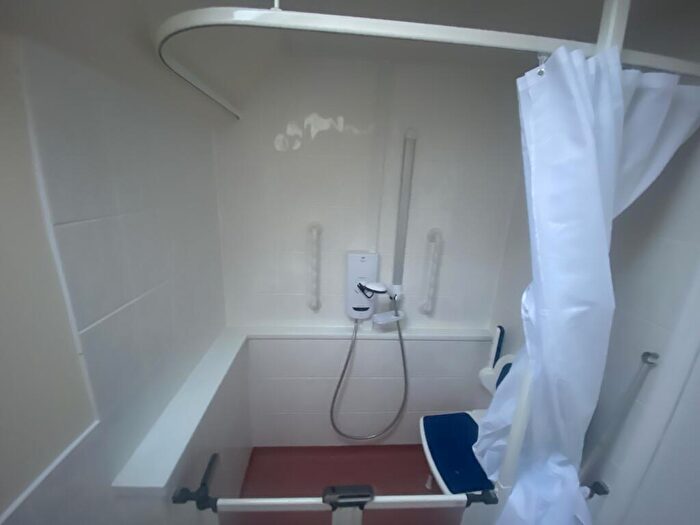 1 Bedroom Flat For Sale In Hinds Head, High Street, Lambourn, Hungerford, Berkshire, RG17