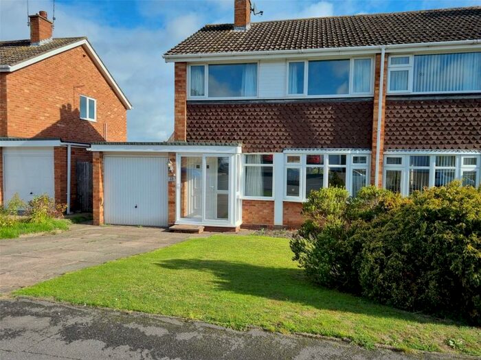 3 Bedroom Semi-Detached House To Rent In Albury Road, Studley, B80