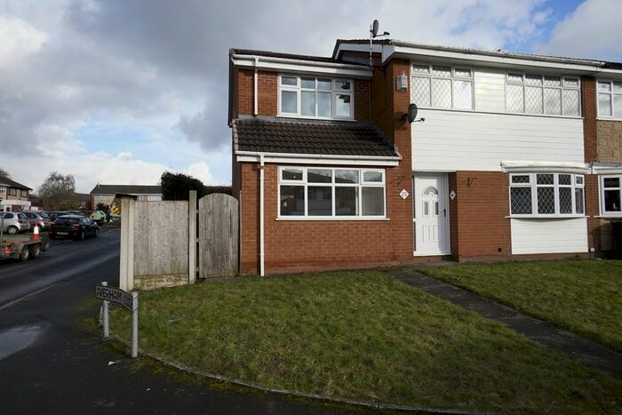 4 Bedroom Semi-Detached House To Rent In Newlyn Drive, Ashton In Makerfield, Wigan WN4