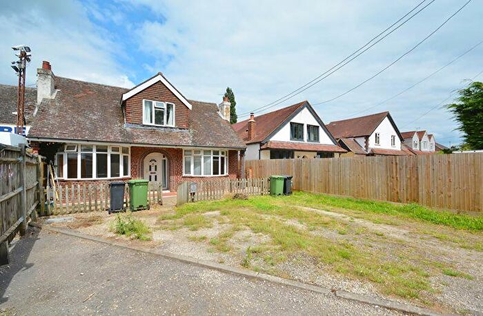4 Bedroom Semi-Detached House For Sale In London Road, Milton Common, OX9