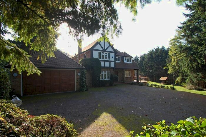 4 Bedroom Detached House To Rent In Woodside Hill, Chalfont St. Peter, Buckinghamshire SL9