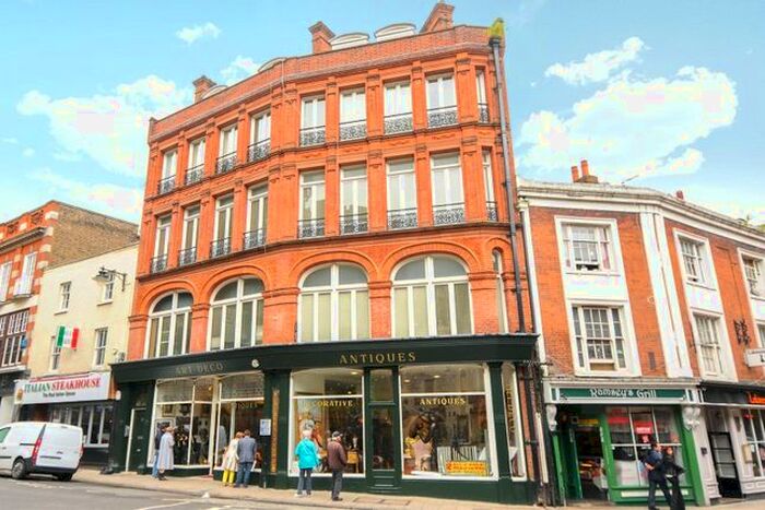 2 Bedroom Flat To Rent In Thames Street, Windsor, Berkshire SL4