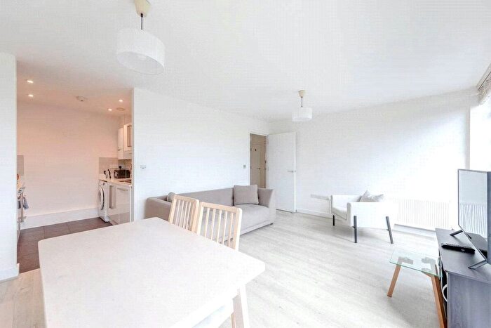 1 Bedroom Flat To Rent In De Beauvoir Crescent, London, N1