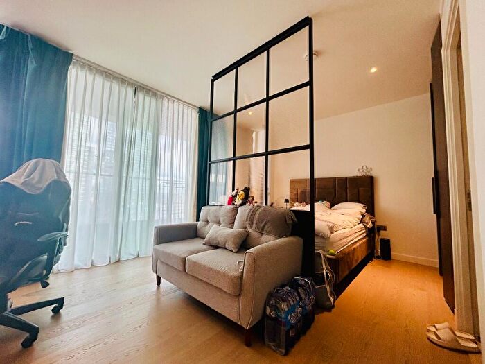 Studio To Rent In Wards Place, London, E14