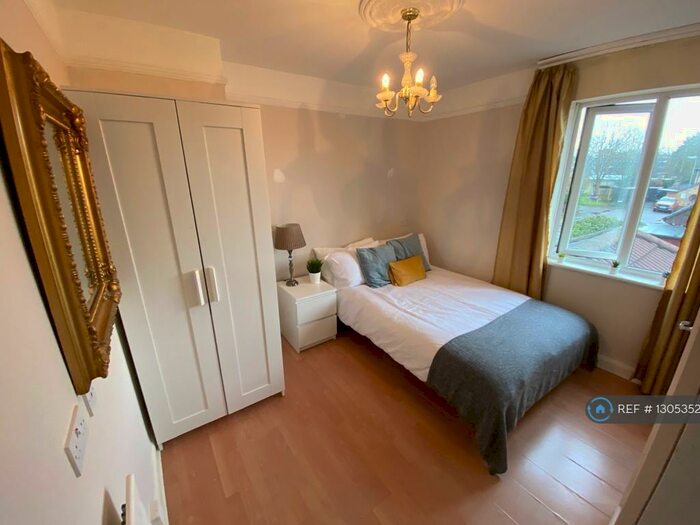 5 Bedroom Flat To Rent In Hawthorn Way, Cambridge, CB4