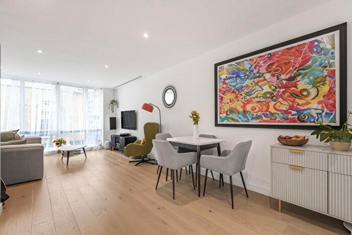 2 Bedroom Apartment For Sale In Drysdale Street, London, N1