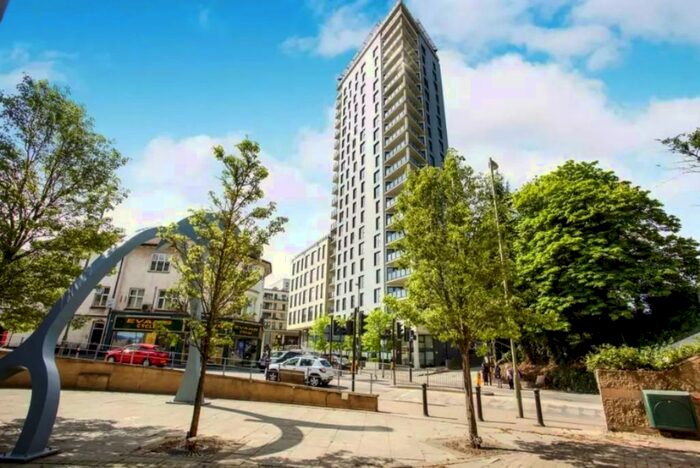 1 Bedroom Flat To Rent In Woking, GU22