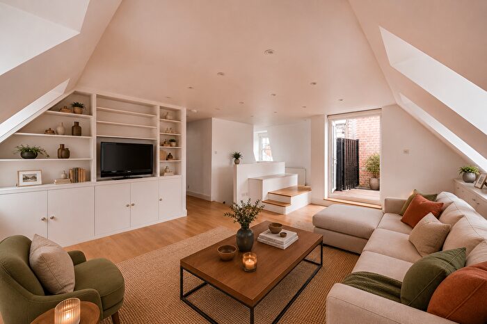 3 Bedroom Flat To Rent In Elystan Street, SW3