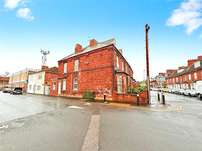 6 Bedroom Semi Detached House For Sale In Burlington Crescent, Goole, East Yorkshire, DN14