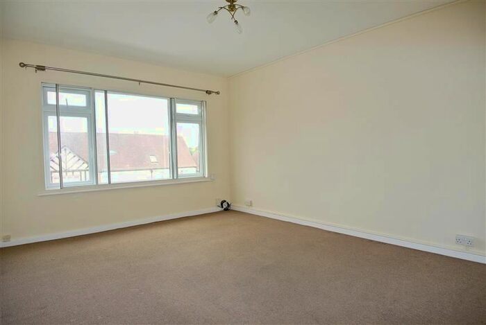 2 Bedroom Flat To Rent In Station Road, Addlestone, KT15