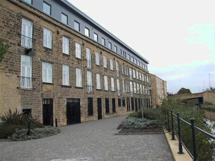 2 Bedroom Flat To Rent In Towpath Court, Britannia Wharf, Bingley, BD16