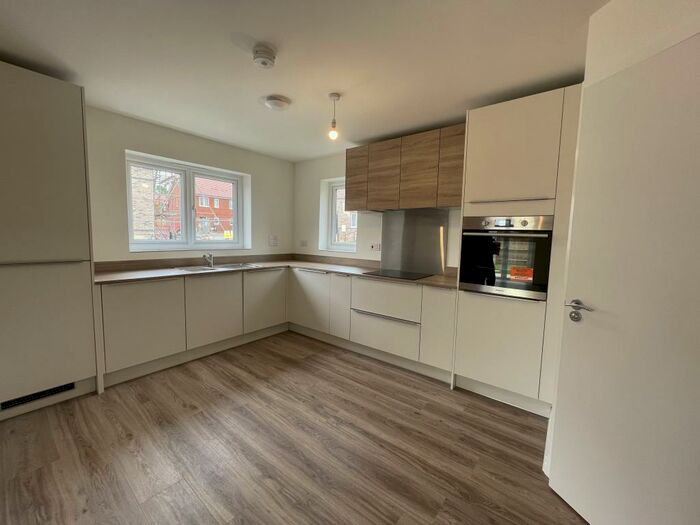 3 Bedroom Detached House To Rent In Fullarton Avenue, Warwick, CV34