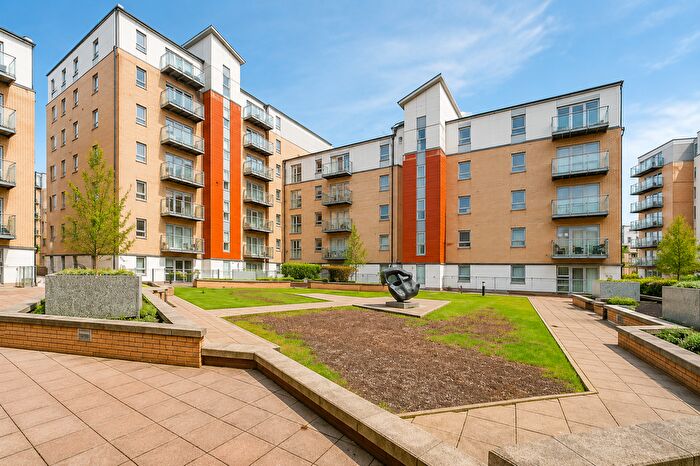 2 Bedroom Flat For Sale In Queen Mary Avenue, London, London, E18