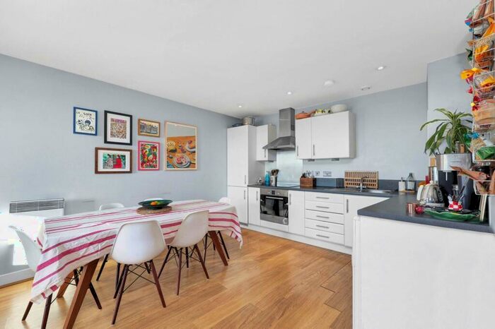 2 Bedroom Flat To Rent In Meath Crescent, Bethnal Green, London, E2