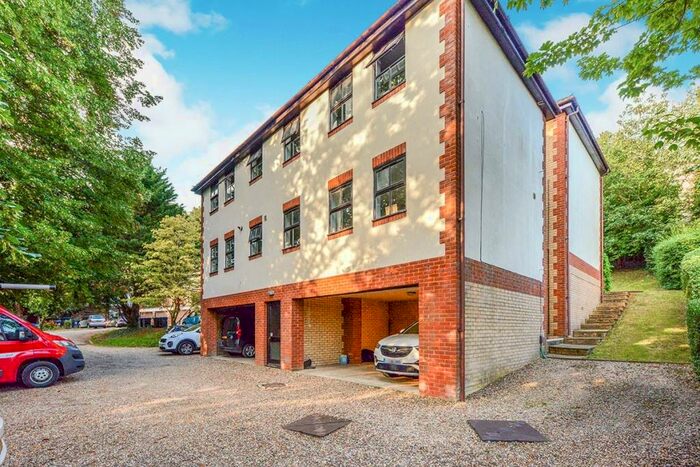 2 Bedroom Flat To Rent In Beechfield Road, Hemel Hempstead, Hertfordshire, HP1