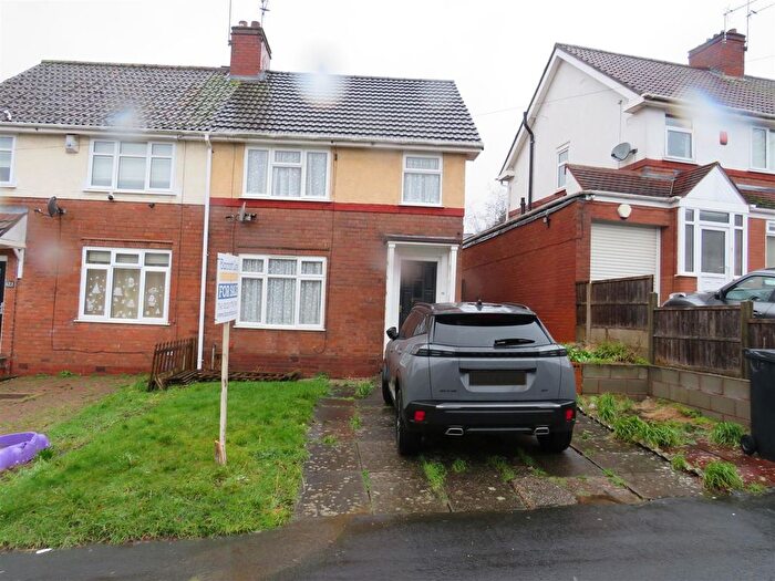 3 Bedroom Semi-Detached House For Sale In The Oval, Smethwick, B67