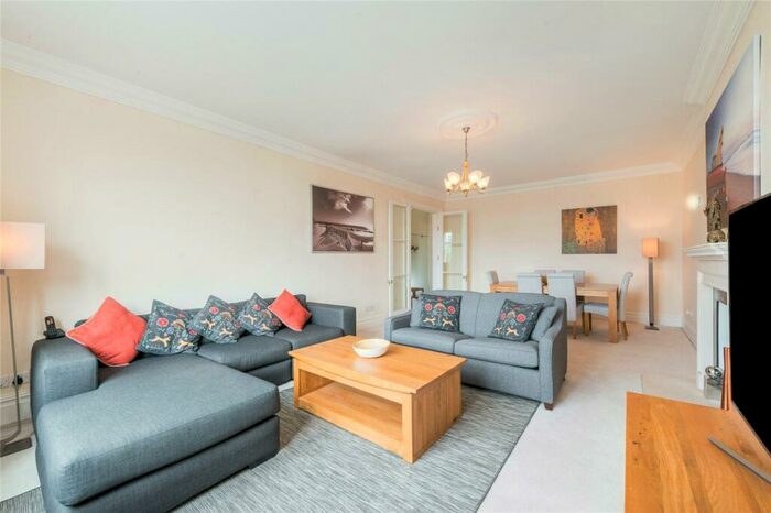 3 Bedroom Flat To Rent In Belsize Park Gardens, Belsize Park, NW3