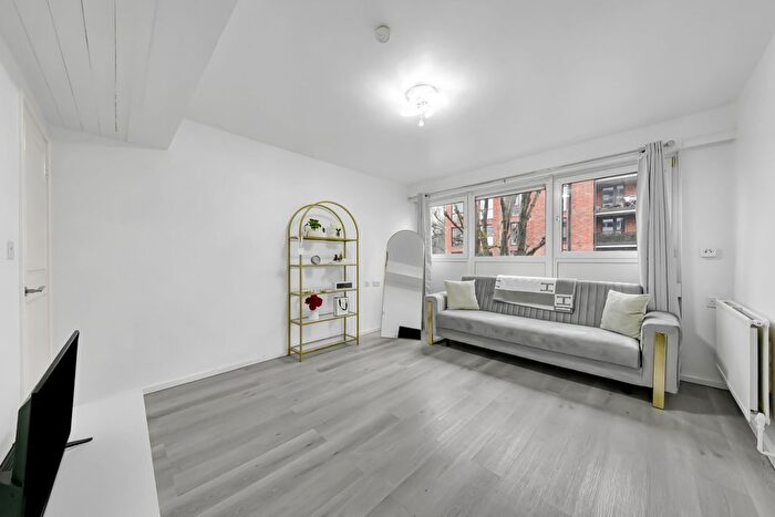 1 Bedroom Flat To Rent In Kimble House, Dalmeny Avenue, N7