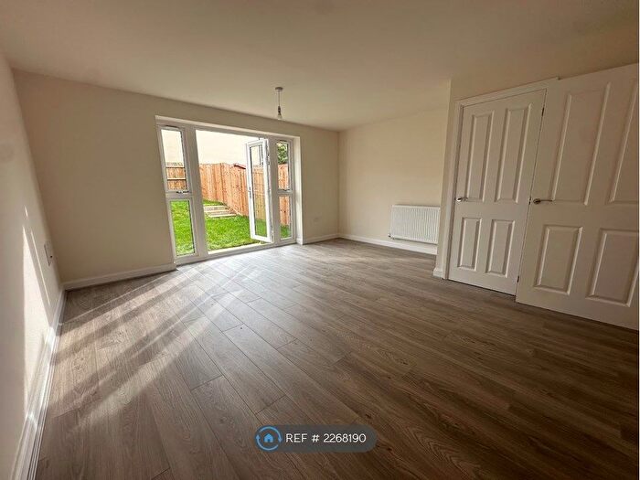 3 Bedroom Semi-Detached House To Rent In Osberg Road, Buckingham, MK18