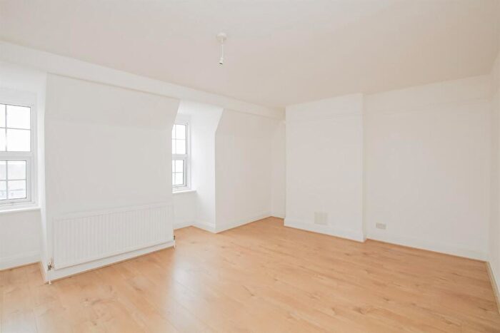 2 Bedroom Flat To Rent In Brent Street, Hendon, NW4