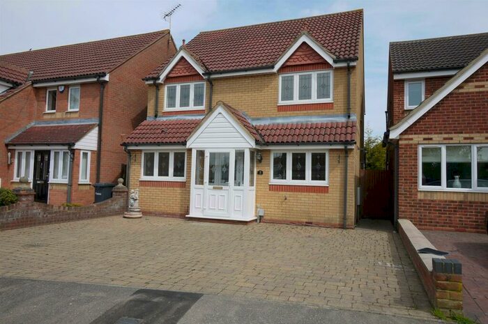 4 Bedroom Detached House To Rent In Walters Close, West Cheshunt, EN7