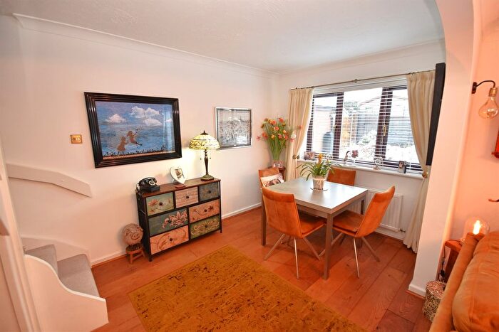 3 Bedroom Detached House For Sale In Mereside Close, Macclesfield, SK10