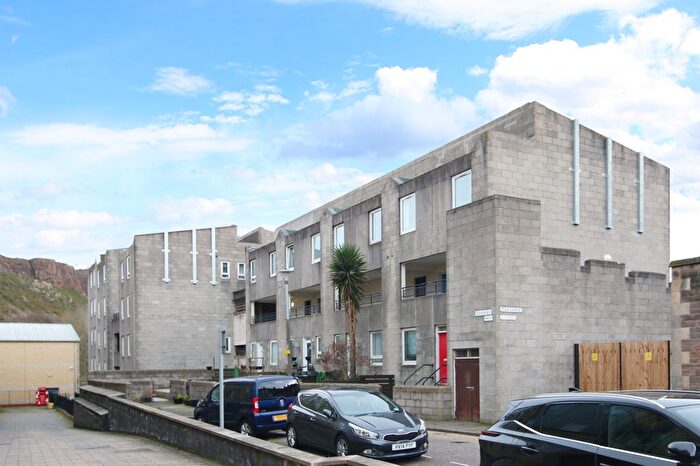 3 Bedroom Maisonette For Sale In Carnegie Court, Pleasance, Edinburgh, EH8