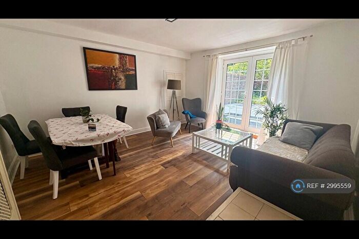 2 Bedroom Flat To Rent In Loudon Terrace, Glasgow, G12