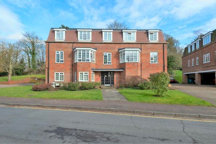 2 Bedroom Flat To Rent In Craigmount, Radlett WD7