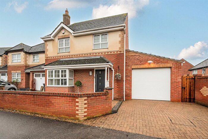 4 Bedroom Detached House For Sale In Asgard Drive, Bedford, MK41
