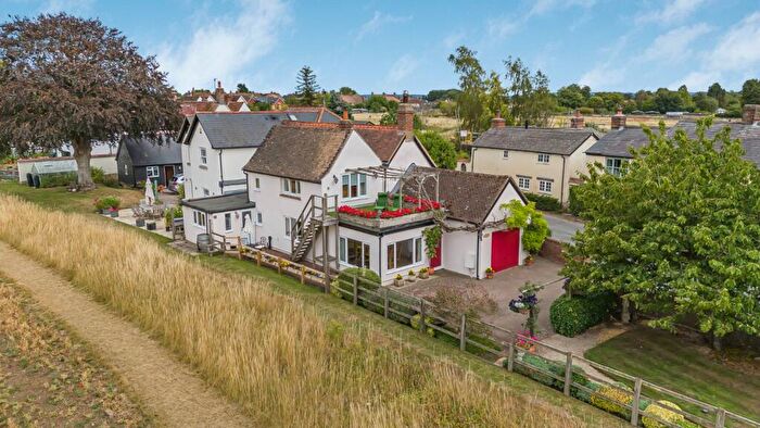 3 Bedroom Semi-Detached House For Sale In Bridgeway, Cuddington, Aylesbury, Buckinghamshire, HP18