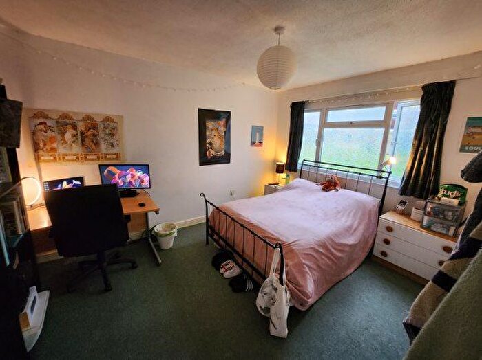 2 Bedroom Flat To Rent In Honeywood Close, Canterbury, Kent, CT1