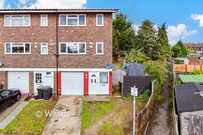 3 Bedroom Town House For Sale In Chapman Way, East Malling, West Malling, Kent, ME19