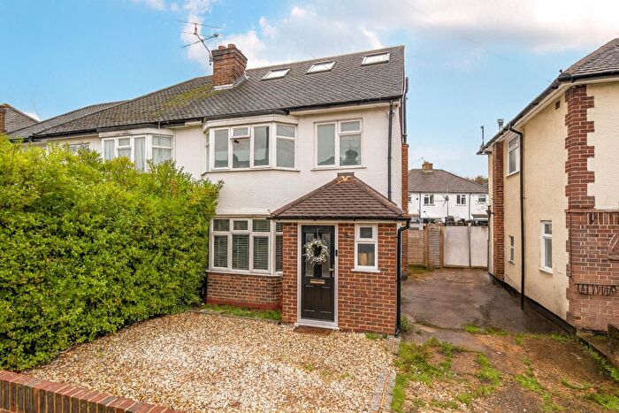 3 Bedroom Semi Detached House For Sale In Saffron Platt, Guildford, GU2