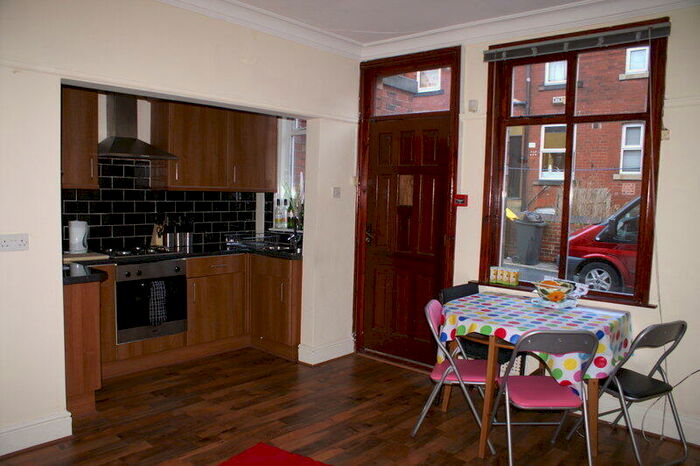3 Bedroom Terraced House To Rent In Estcourt Avenue, Headingley, Leeds, LS6