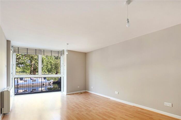 1 Bedroom Flat To Rent In Printers Mews, Bow, London, E3