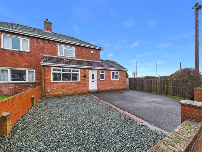 3 Bedroom Semi-Detached House For Sale In Margaret Drive, Palmersville, NE12