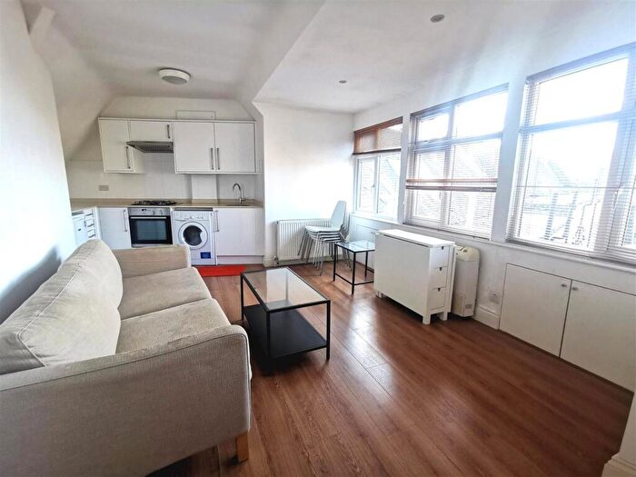 2 Bedroom Apartment To Rent In Aylmer Parade, Aylmer Road, London, N2