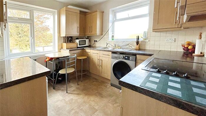 2 Bedroom Maisonette To Rent In Pinnacle Hill, Bexleyheath, DA7
