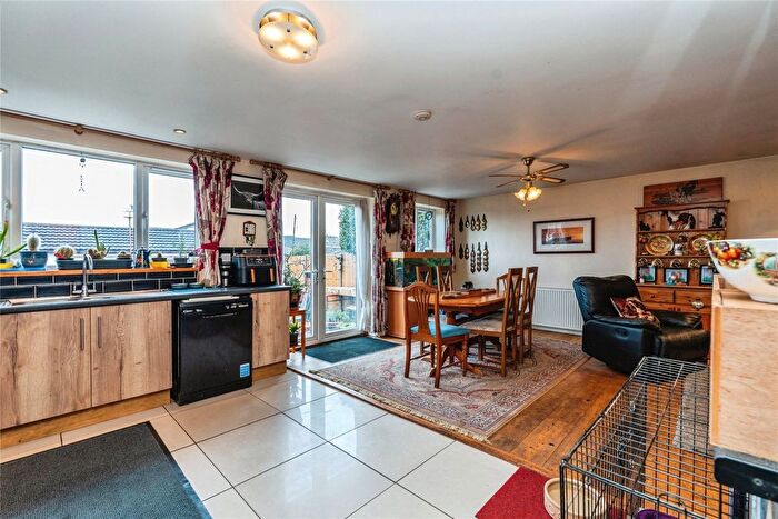 2 Bedroom Bungalow For Sale In Sunset Road, Totton, Southampton, Hampshire, SO40