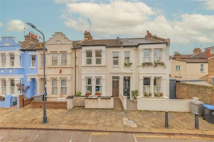 2 Bedroom Apartment To Rent In Charteris Road, London, NW6