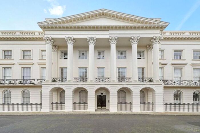 3 Bedroom Flat To Rent In Clarence Terrace, Regent's Park, London, NW1