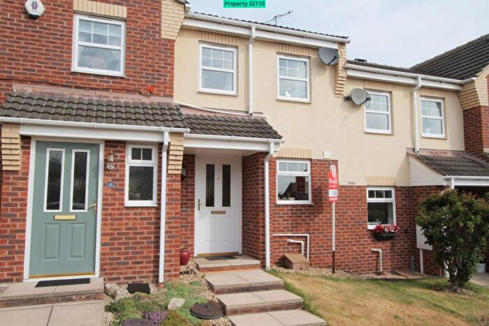 2 Bedroom Town House To Rent In Juniper Close, Hollingwood, Chesterfield, S43